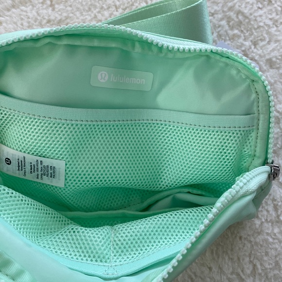 β€οΈ Lululemon Everywhere Belt Bag Mint Moment NWT - Picture 5 of 6